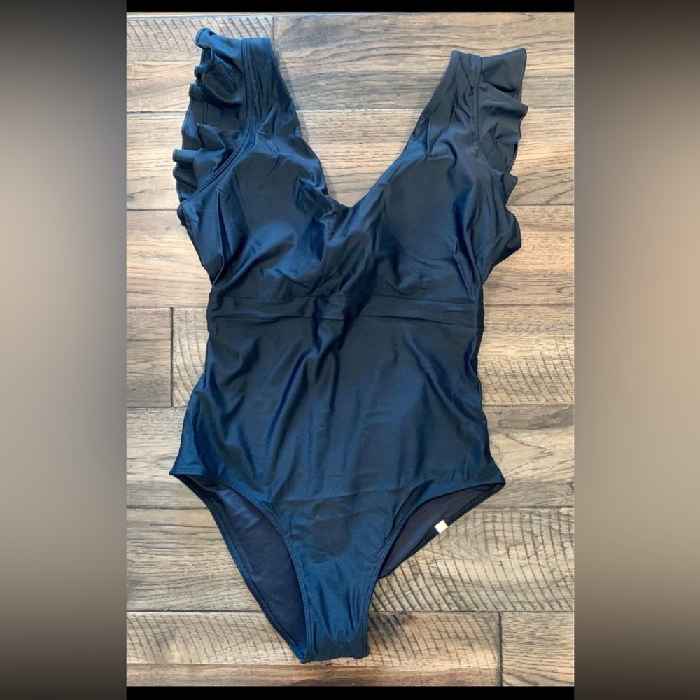 Black summersalt ruffled blackflip